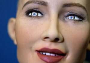 Yapay zekalı robotlar basın toplantısı düzenledi: Dünyayı insanlardan daha iyi yönetebiliriz