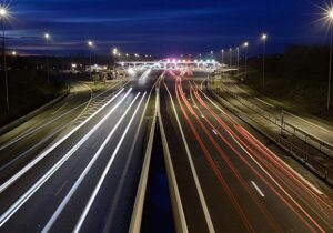 Fransa, otomobilleri seyir halinde şarj edecek ‘elektrikli yol’ teknolojisini test etmeye başlıyor
