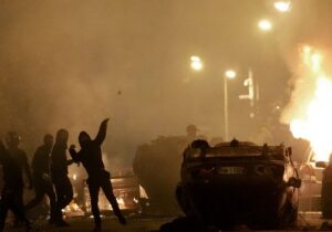 Fransa’da 6 gündür devam eden şiddet olaylarında tansiyon düşüyor