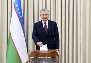 Özbekistan’da seçimleri Cumhurbaşkanı Mirziyoyev yeniden kazandı