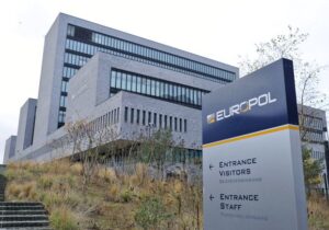 Europol ve Interpol’den insan kaçakçılığı operasyonu: Kıtalararası suç şebekesi çökertildi