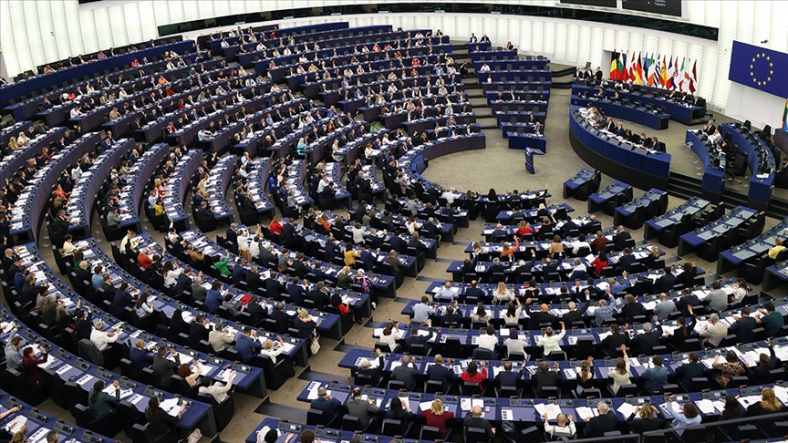 Avrupa Parlamentosu gazetecileri kötü niyetli davalardan korumak için harekete geçti