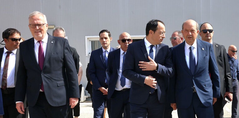 Tatar’dan görüşme sonrası ilk açıklama: “(Hristodulides) Kulağıma bir şeyler fısıldadı”