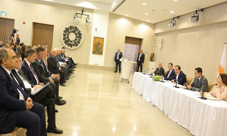 Hristodulides tezlerini diplomatik misyon şeflerine sundu