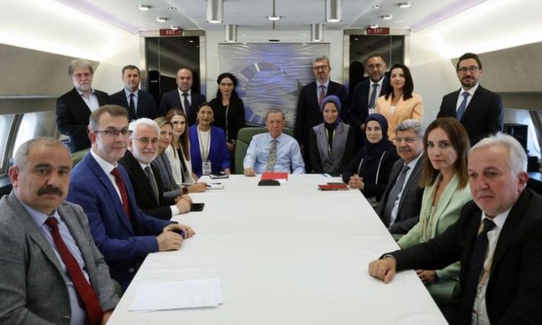 Erdoğan’dan Körfez dönüşü açıklama: “Cumhuriyet tarihimizin en büyük savunma ihracatına imza atıldı”