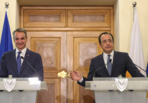 Mitsotakis: “Kıbrıs’ta iki devletle ilgili herhangi bir düşünce tartışma gündeminin dışındadır”