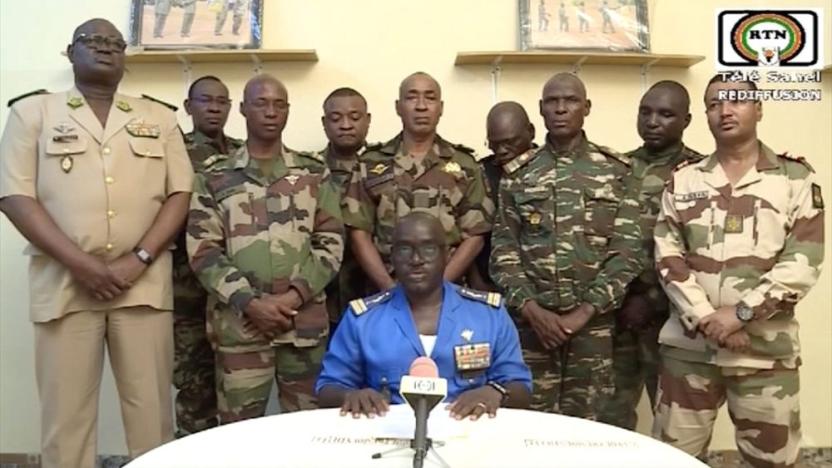 Nijer’de askeri darbe: “Batı müttefiki Cumhurbaşkanı Bazoum gözaltında”
