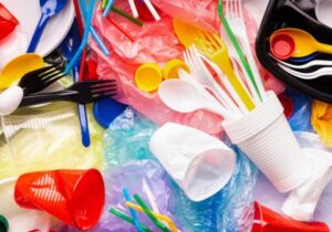 Tek kullanımlık plastik ürünlerin kullanımı yasaklandı