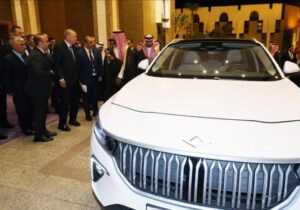 Erdoğan Körfez turunda: Prens Selman’a Togg hediye etti