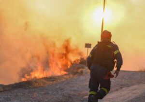 Yunanistan’da 82 noktada yangın sürüyor