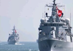 Etrafımız savaş gemileri ile dolu