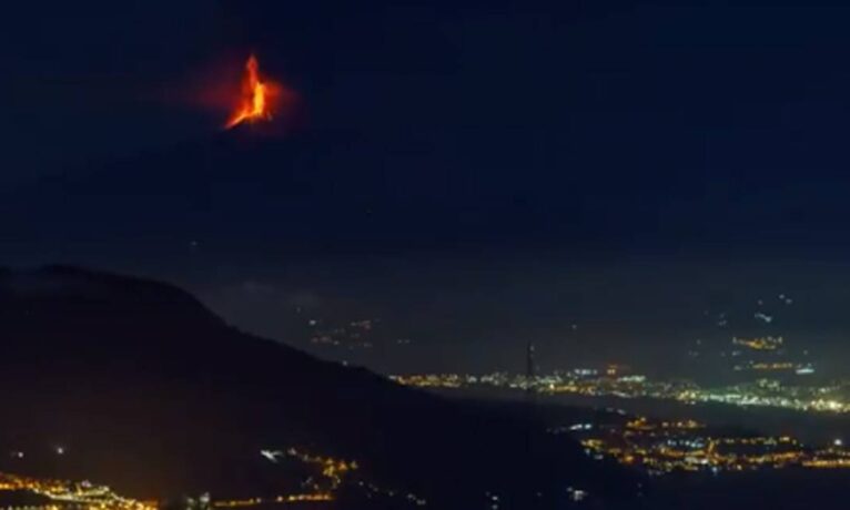 Etna Yanardağı’nda patlama