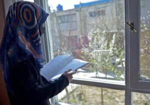 Taliban’ın gelişinden sonra kadınlar hayatta ama yaşamıyor…