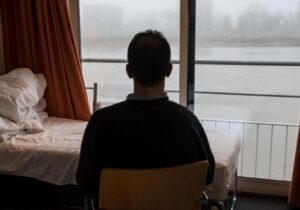Hollanda’da bir lüks yolcu gemisi daha sığınmacılar için barınma merkezi oluyor