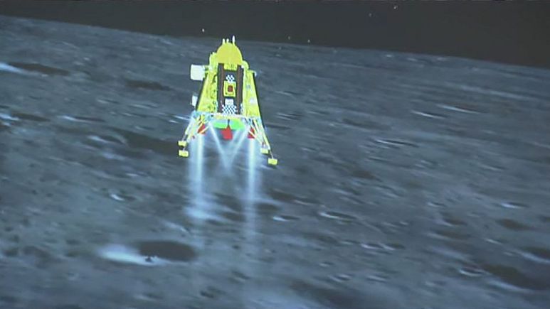Hindistan’dan tarihi uzay adımı: Chandrayaan-3, Ay’ın güney kutbuna indi