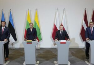 Baltık ülkeleri ve Polonya, Belarus ile ortak sınırları kapatma tehdidinde bulundu