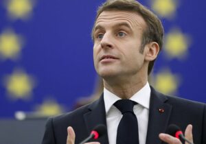 Macron, Fransa’ya göçün önemli ölçüde azaltılması gerektiğini savundu