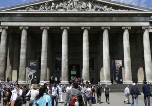 Yaklaşık iki bin tarihi eserin çalındığı British Museum Müdürü istifa etti