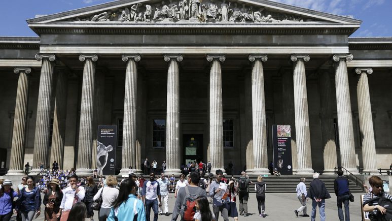 Yaklaşık iki bin tarihi eserin çalındığı British Museum Müdürü istifa etti