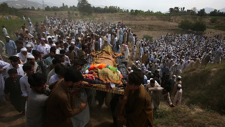Pakistan’da 54 kişinin öldüğü seçim mitingine yapılan bombalı saldırıyı IŞİD üstlendi
