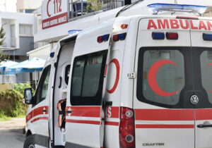 Sağlıkta şiddet devam ediyor: Ambulans şoförü darp edildi