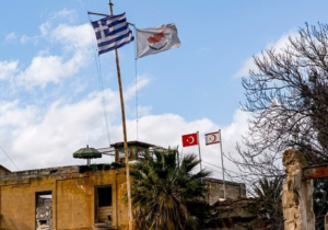 Rum basını: Türkiye müzakereleri başlatmak için KKTC’nin egemenlik şartından vazgeçti