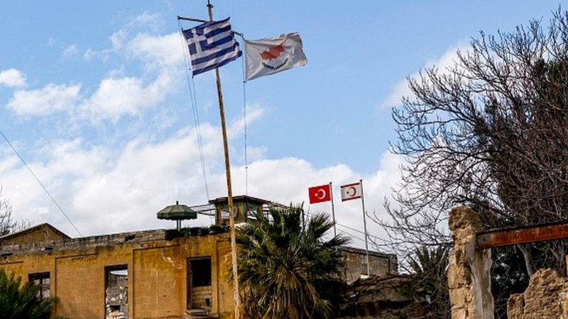 Rum basını: Türkiye müzakereleri başlatmak için KKTC’nin egemenlik şartından vazgeçti