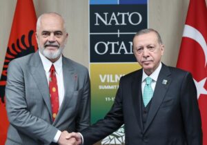 Arnavutluk Başbakanı Rama, Erdoğan’ın Kıbrıs konusundaki anlaşma cesaretini hatırlattı