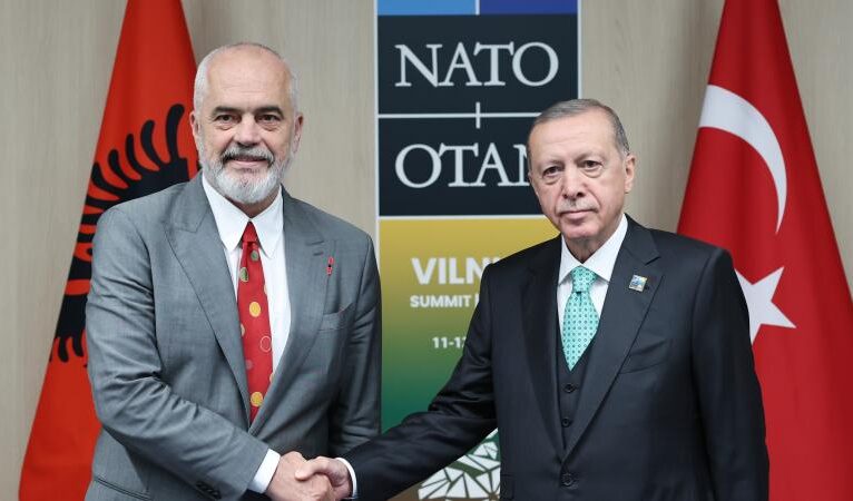 Arnavutluk Başbakanı Rama, Erdoğan’ın Kıbrıs konusundaki anlaşma cesaretini hatırlattı