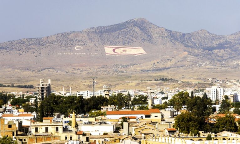 Politis Gazetesi: “Kıbrıs’ın kuzeyinde 15 bini aşkın İranlı yaşıyor”