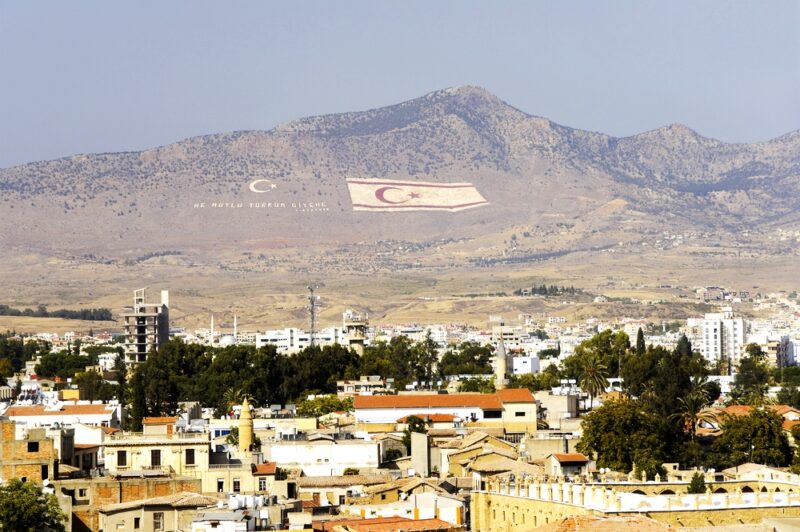Politis Gazetesi: “Kıbrıs’ın kuzeyinde 15 bini aşkın İranlı yaşıyor”