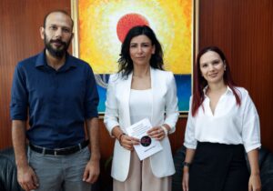 Bağımsızlık Yolu “AKSA Kalecik Santralinin Devletleştirilmesi” yasa önerisi taslağını Meclis Başkan Yardımcısı Özdenefe’ye sundu