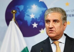 Pakistan eski Dışişleri Bakanı ‘devlet sırlarını ifşa’ suçlamasıyla gözaltına alındı