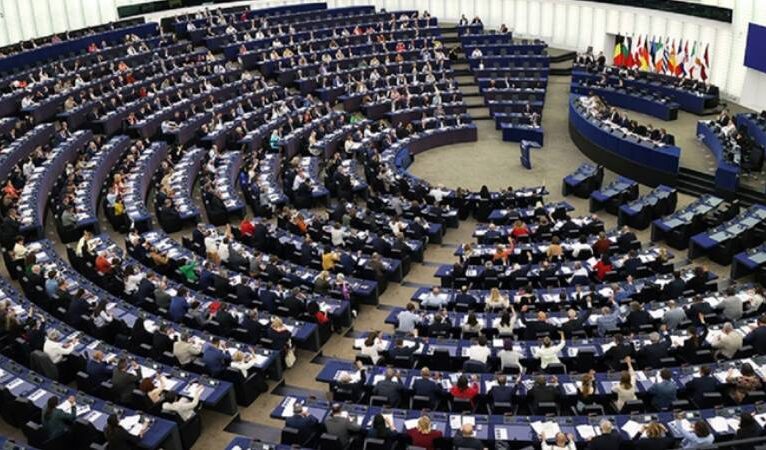 Avrupa Parlamentosu’nun seks işçiliği raporu kabul edildi: Talebi azaltın, seks işçilerini koruyun