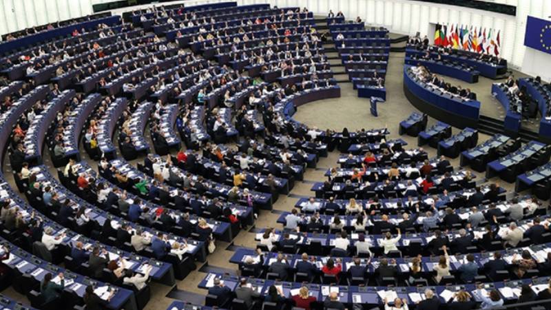 Avrupa Parlamentosu’nun seks işçiliği raporu kabul edildi: Talebi azaltın, seks işçilerini koruyun