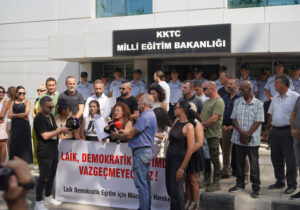 Velilerin üniforma maliyetlerini düşürmek için Bakanlığa sundukları öneri reddedildi