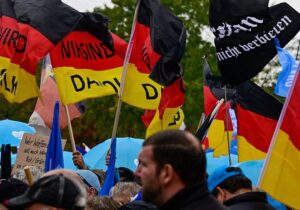 Almanya: Holokost anıtlarına saldırı ve aşırı sağın yükselişi