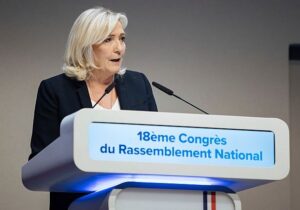 Marine Le Pen: “2027 cumhurbaşkanlığı seçimlerinde partimin doğal adayıyım”