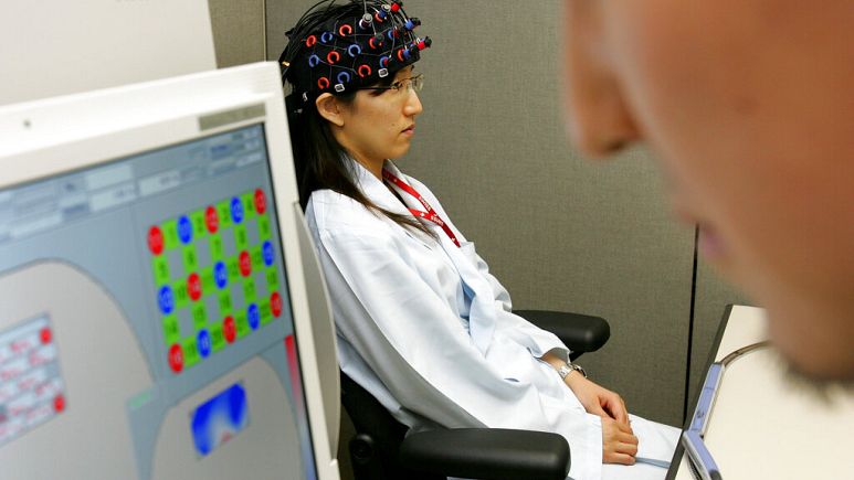 ABD: 20 senedir felçli olan hasta ‘yapay zeka’ destekli ‘nöroteknoloji’ sayesinde konuştu