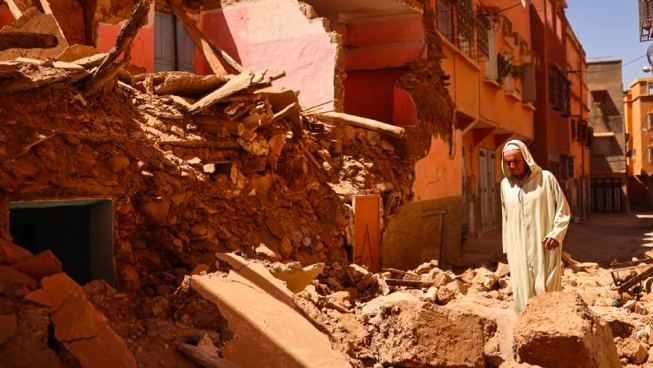 7 ile sarsılan Fas’ta insanlar depremzedeleri enkaz altından çıplak elleriyle çıkarmaya çalışıyor