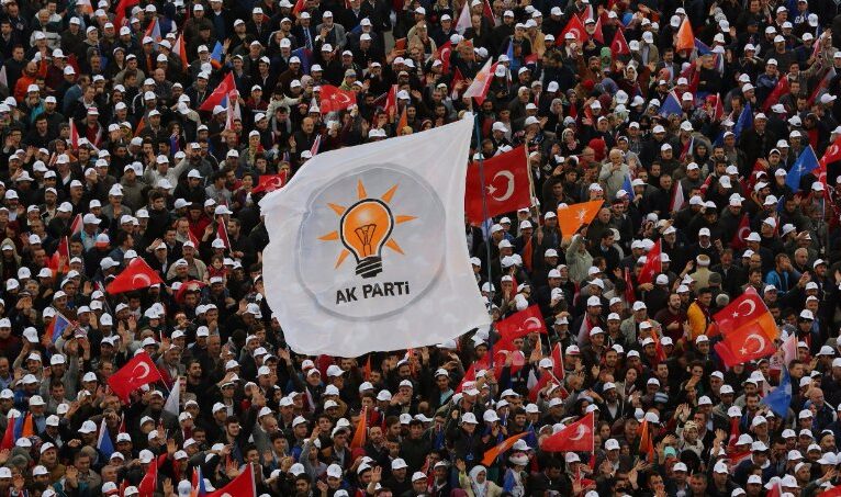 Yeni Osmanlı’dan yeni Türkiye’ye: AKP Türkiyesi’nin ideolojisi ve çıkış yolu