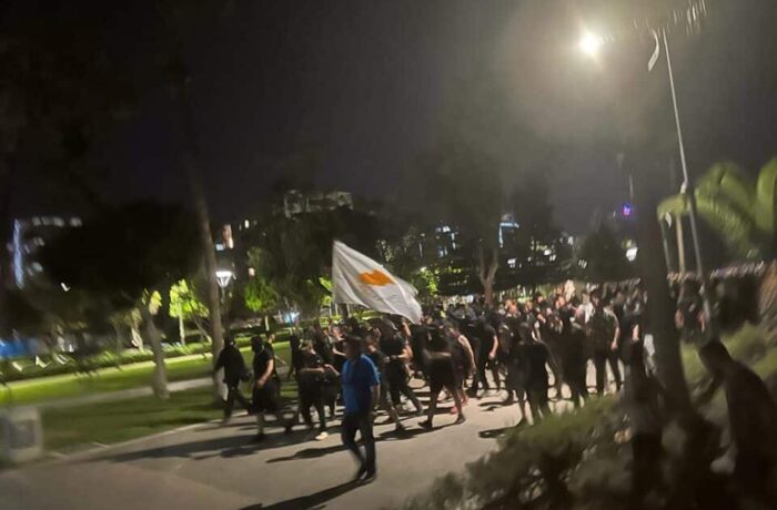 ELAM şiddeti bu kez Limasol’da: Ortalığı yakıp yıktılar, yine göçmenlere saldırdılar
