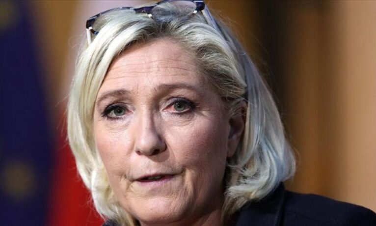 Le Pen AB fonlarını zimmetine geçirmekle suçlanıyor