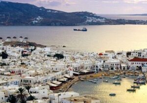 51 göçmen ABD bayraklı lüks yatla Türkiye’den Mikonos’a götürüldü