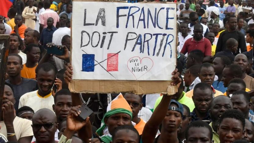 Nijer Fransa’ya hava sahasını kapattı, Fransa askerlerini ve büyükelçisini çekiyor