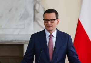Polonya Başbakanı Morawiecki: “Avrupa’ya yasa dışı göçmen kabul edilmemesi konusunda uyarıda bulunuyoruz”