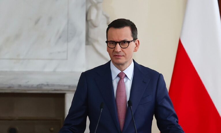 Polonya Başbakanı Morawiecki: “Avrupa’ya yasa dışı göçmen kabul edilmemesi konusunda uyarıda bulunuyoruz”