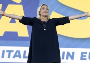 Le Pen: “Fransa’da bütün İslamcı ideolojiler yasaklansın”