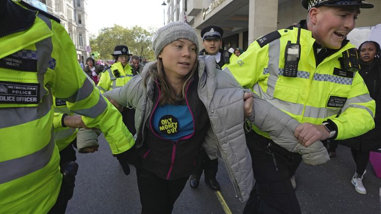 İklim aktivisti Greta Thunberg, İngiltere’de kamu düzenini bozmaktan gözaltına alındı