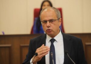 Özuslu: “Gençleri bu ülkeden soğuttunuz”